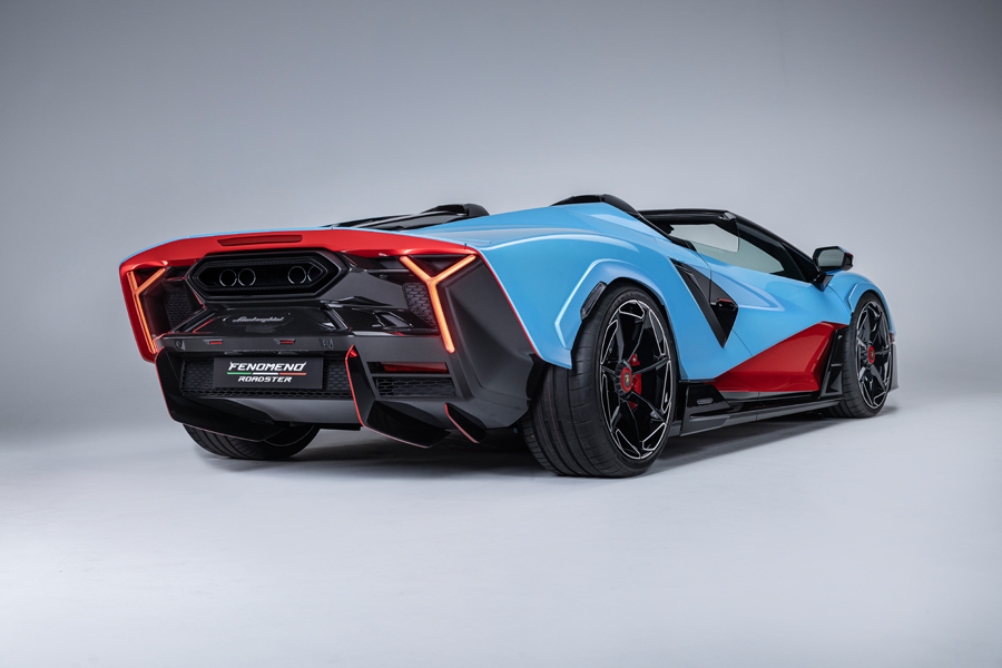 Lamborghini Fenomeno Roadster-Tail end (1).jpg